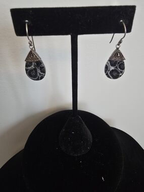Black Teardrop Fossil Pattern Dangle Earrings - Women Jewelry